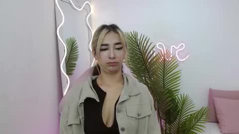 Malory  online show from September 29, 12:04 pm