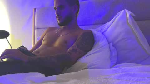 maluma09 online show from October 11, 8:08 am