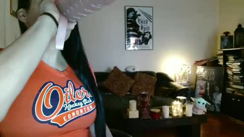 mandaloriangirlsfight online show from April 9, 7:08 pm