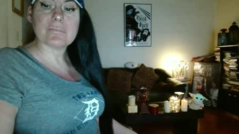 mandaloriangirlsfight online show from April 16, 10:12 pm