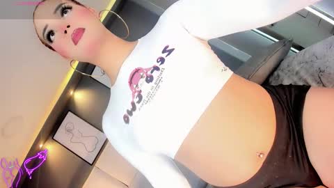 manellyksparklee online show from February 8, 1:25 pm
