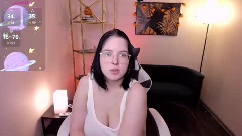 manic_pixie_ online show from October 29, 3:47 pm