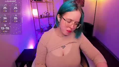 manic_pixie_ online show from June 16, 4:11 pm