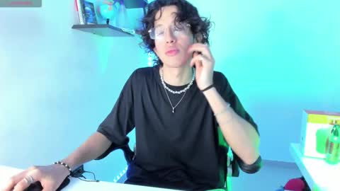 Manuel online show from October 21, 2:38 am