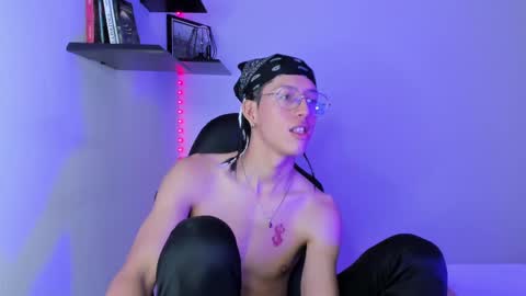 Manuel online show from March 12, 9:13 pm