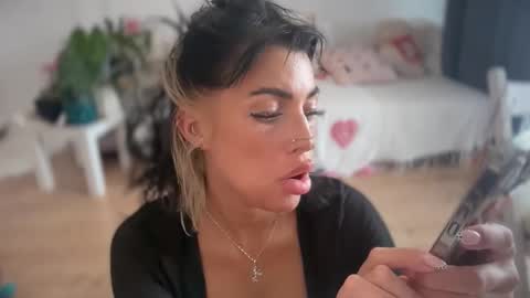 Marakuia online show from October 27, 8:25 am