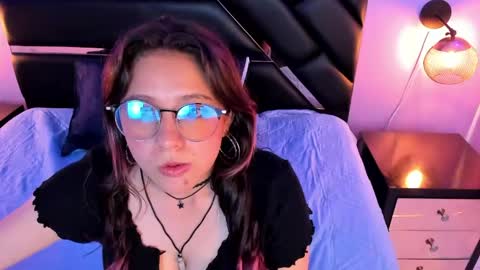 maramartinez_ online show from April 28, 7:40 pm