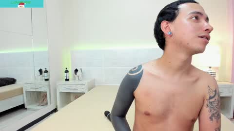 Marcus and Hikary  online show from December 28, 1:39 am