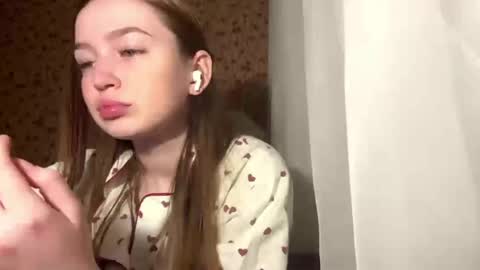 Chloe online show from March 11, 3:26 pm