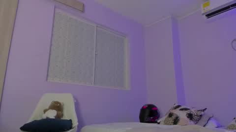 Snapshot of mari_sweeet chatting on October 21, 8:12 pm Meli-Mari online show from October 21, 8:12 pm