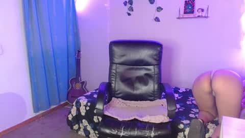 Snapshot of mariaajuana_ chatting on February 24, 2:08 am mariaajuana_ online show from February 24, 2:08 am