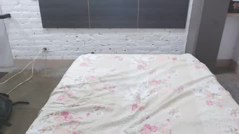 Snapshot of mariabril77 chatting on September 21, 2:21 pm Call me Mara  online show from September 21, 2:21 pm