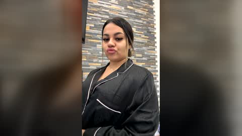 Mariana Roe online show from May 15, 2:13 pm