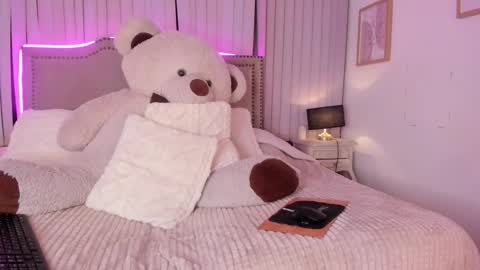 mariana__thompson online show from March 27, 8:26 am