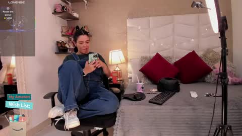 Mar y online show from April 22, 3:08 pm