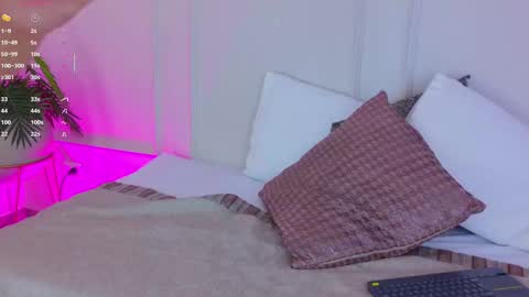 Maria Pettit online show from September 28, 12:36 pm