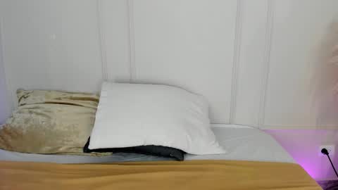 Maria Pettit online show from February 7, 11:35 am