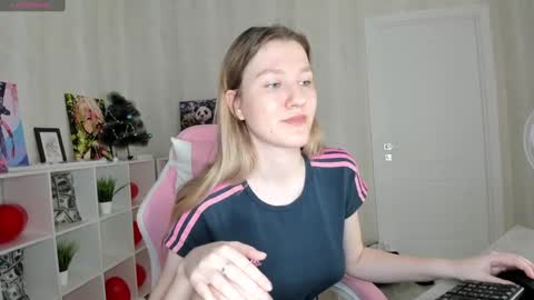 Snapshot of mariel_brown chatting on February 26, 12:05 pm mariel_brown online show from February 26, 12:05 pm