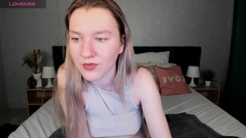 Snapshot of mariel_brown chatting on February 11, 12:25 pm mariel_brown online show from February 11, 12:25 pm