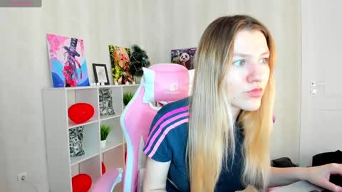 Snapshot of mariel_brown chatting on February 27, 8:13 am mariel_brown online show from February 27, 8:13 am