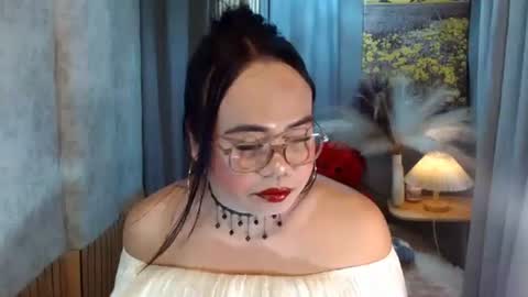 LEAH online show from June 4, 6:03 pm