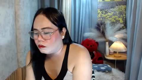 LEAH online show from June 5, 6:02 pm