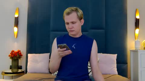 Mark online show from April 20, 1:03 pm