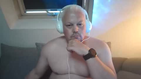 mars0481 online show from April 13, 1:59 pm