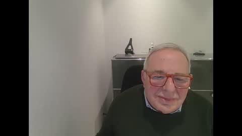 martin_1947 online show from January 14, 6:07 pm