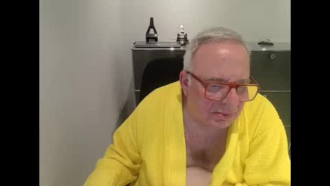 martin_1947 online show from March 2, 10:59 pm