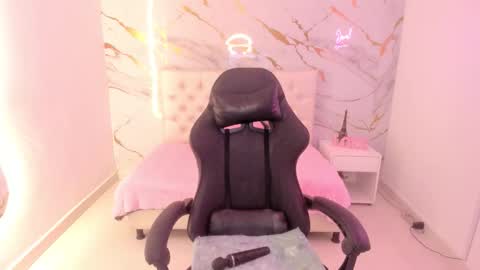   online show from March 7, 1:00 pm