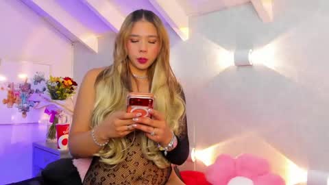 martina mIIler online show from June 5, 8:14 pm