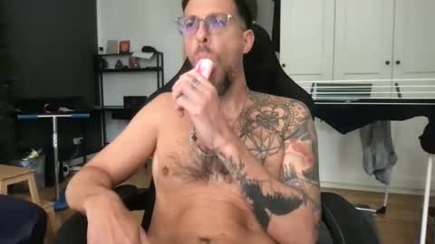 martinmagic467657 online show from June 10, 9:19 am