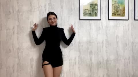 Mia online show from February 14, 8:06 am