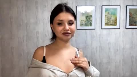 Mia online show from February 19, 4:00 am