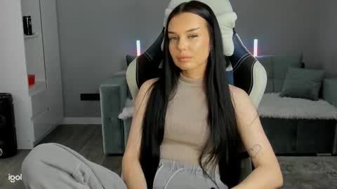 mary_jain13 online show from October 24, 1:45 pm