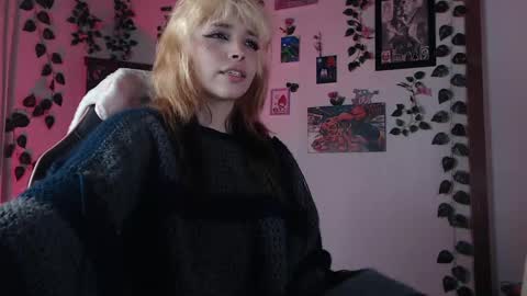 Snapshot of mary_janness chatting on February 9, 11:46 pm                      100   online show from February 9, 11:46 pm