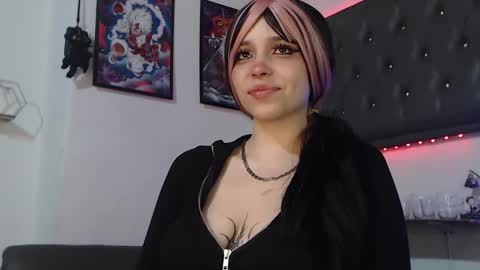 Snapshot of mary_janness chatting on February 17, 6:28 pm                      100   online show from February 17, 6:28 pm