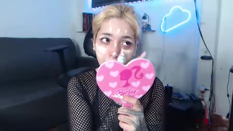 Snapshot of mary_janness chatting on February 23, 11:36 pm                      100   online show from February 23, 11:36 pm