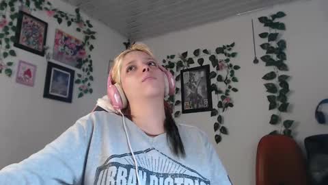 Snapshot of mary_janness chatting on January 9, 7:18 pm                      100   online show from January 9, 7:18 pm