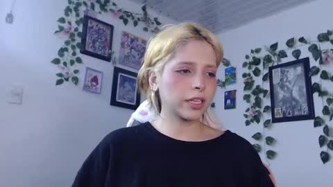 Snapshot of mary_janness chatting on January 12, 5:03 am                      100   online show from January 12, 5:03 am