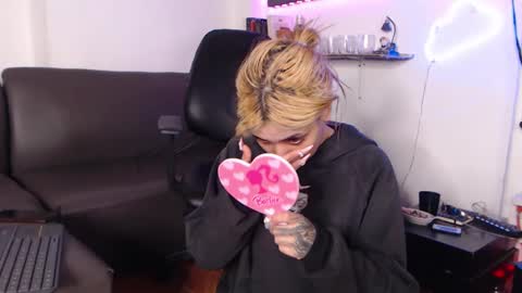 Snapshot of mary_janness chatting on March 7, 6:24 am                      100   online show from March 7, 6:24 am