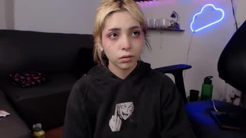 Snapshot of mary_janness chatting on March 6, 5:03 am                      100   online show from March 6, 5:03 am