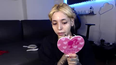 Snapshot of mary_janness chatting on February 21, 8:49 pm                      100   online show from February 21, 8:49 pm