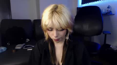 Snapshot of mary_janness chatting on February 21, 11:54 pm                      100   online show from February 21, 11:54 pm