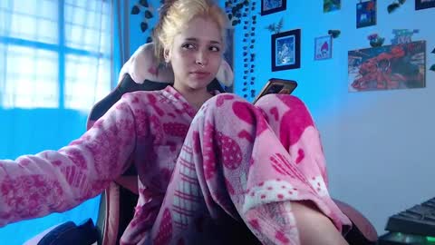 Snapshot of mary_janness chatting on February 9, 8:02 pm                      100   online show from February 9, 8:02 pm