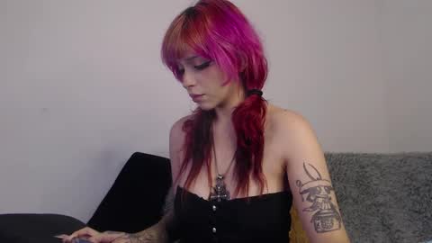 Snapshot of mary_janness chatting on October 7, 7:15 am                      100   online show from October 7, 7:15 am