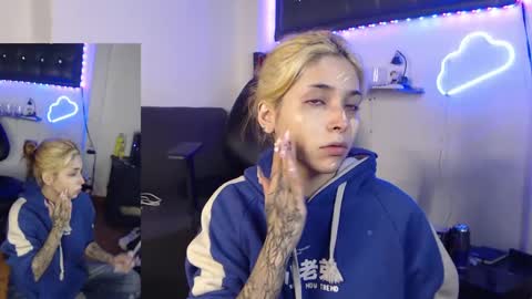 Snapshot of mary_janness chatting on March 4, 3:44 am                      100   online show from March 4, 3:44 am