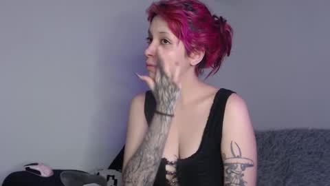 Snapshot of mary_janness chatting on October 14, 9:12 am                      100   online show from October 14, 9:12 am