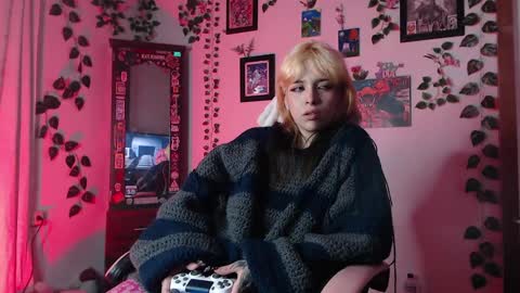 Snapshot of mary_janness chatting on February 10, 2:52 am                      100   online show from February 10, 2:52 am